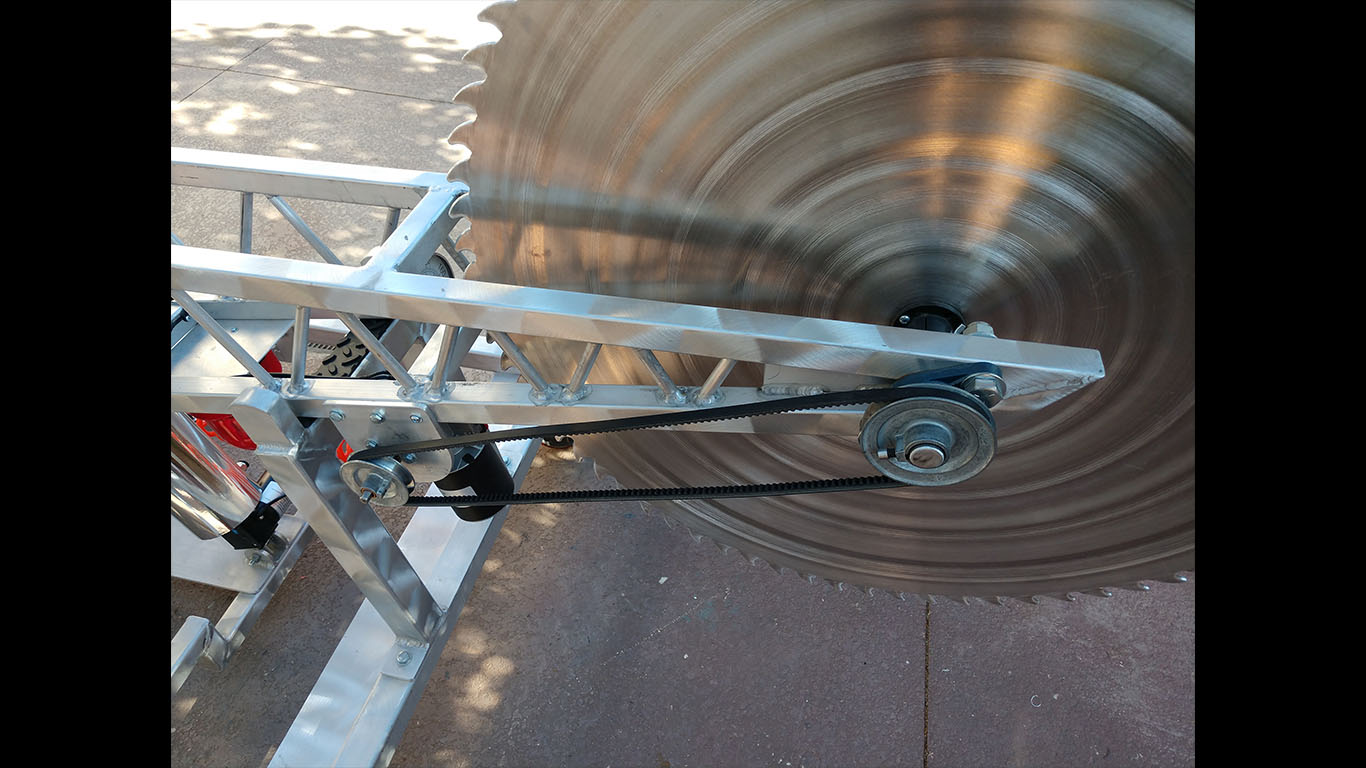 pressured-sawcloseup.jpg